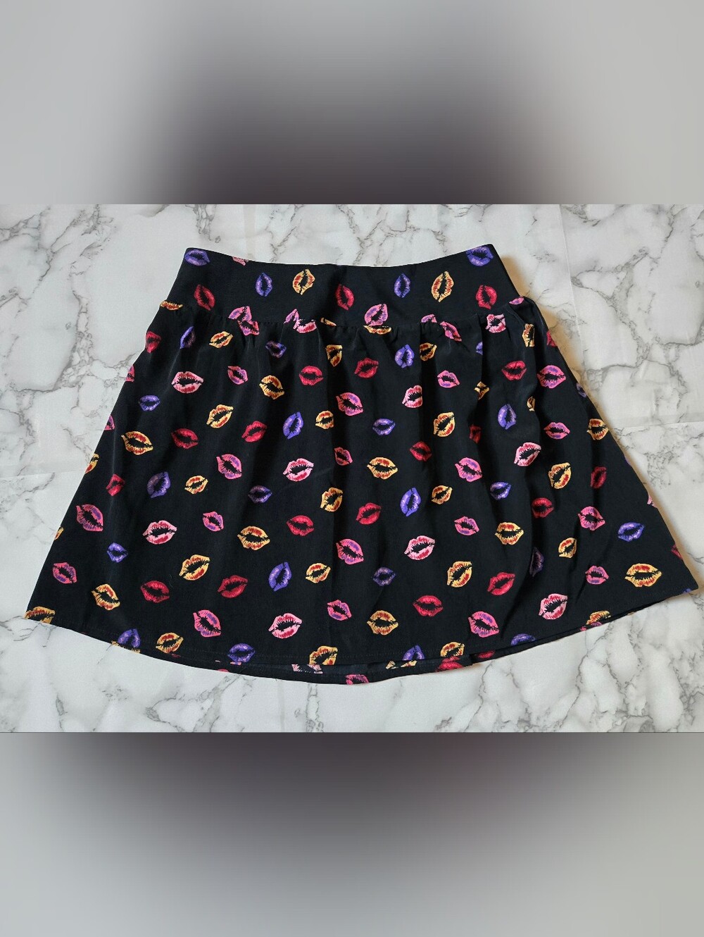 Y2K Vintage Forever 21 Black Skater Mini Skirt Mticolor Lips Kiss Print Medium